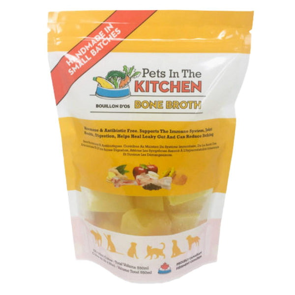 Big Country Raw Pets dans le bouillon d'os de la cuisine